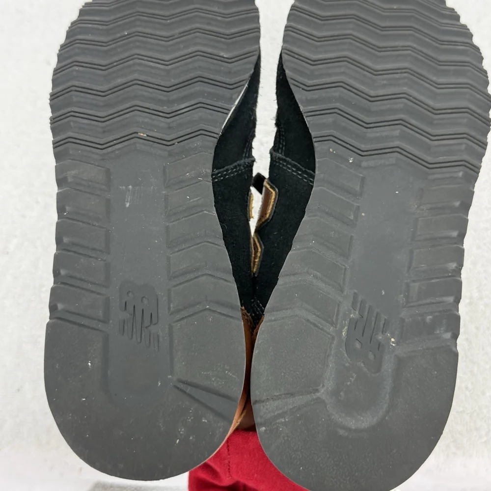 New Balance 520 Women’s 8 Sneakers Running Shoes Black Gold Retro Grunge Y2K 90s